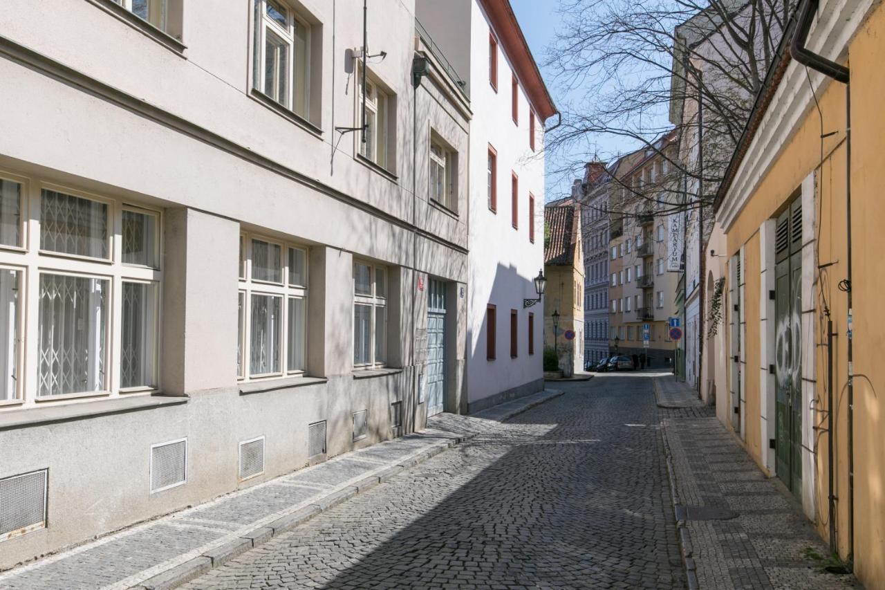 Cozy Apartment In Quiet Courtyard Near Charles Bridge Praga Exterior foto